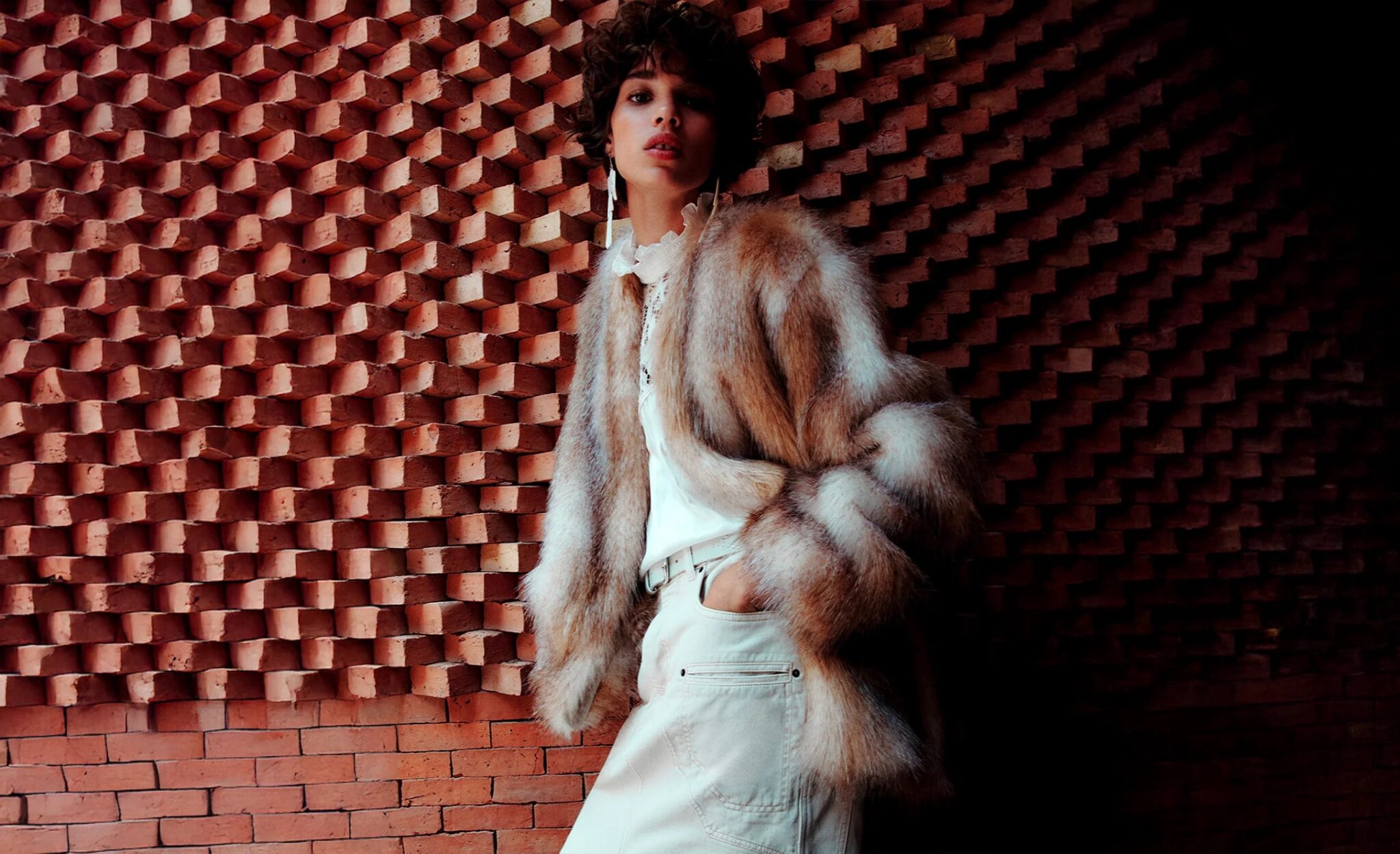 Parisian holiday outfits inspiration with statement coat walking in Paris streets