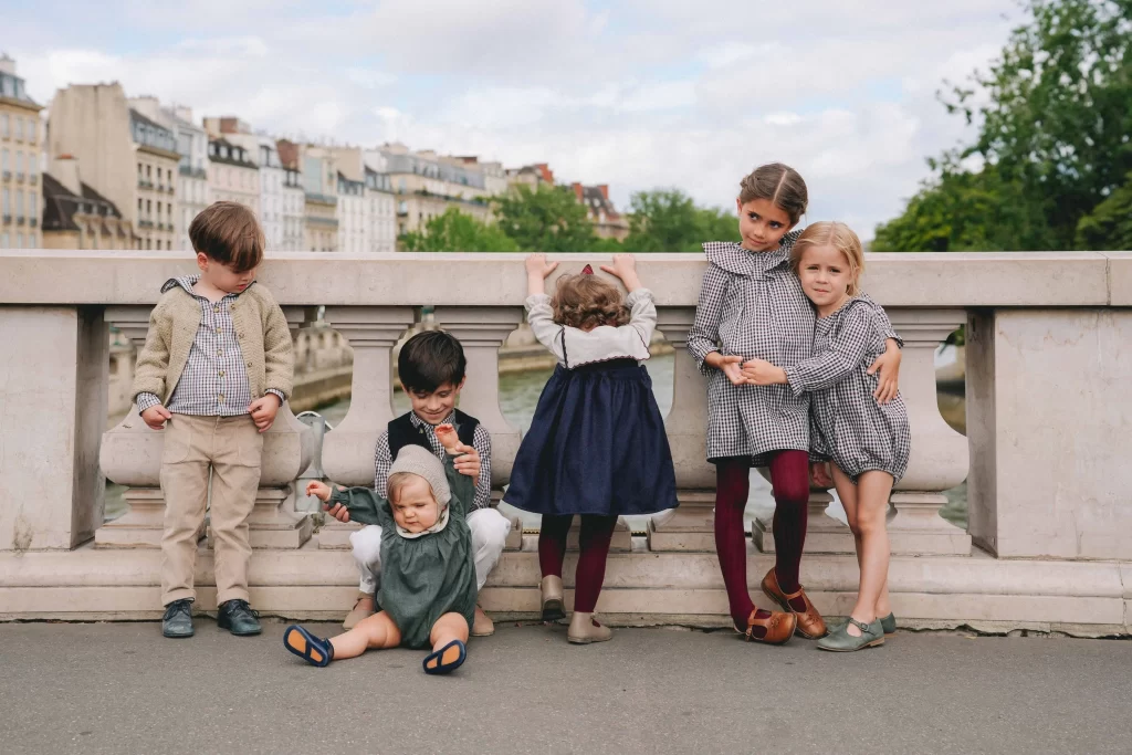 Children wearing chic Loir Paris outfits – a stylish kids’ fashion souvenir from Paris