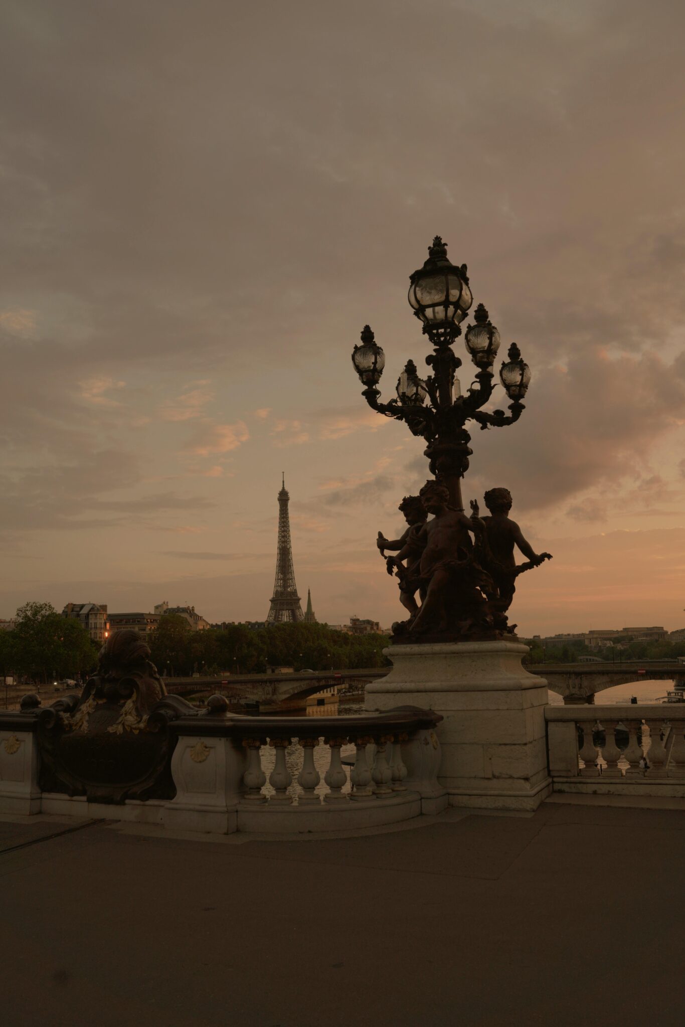 how-paris-got-its-famous-nickname-the-city-of-light