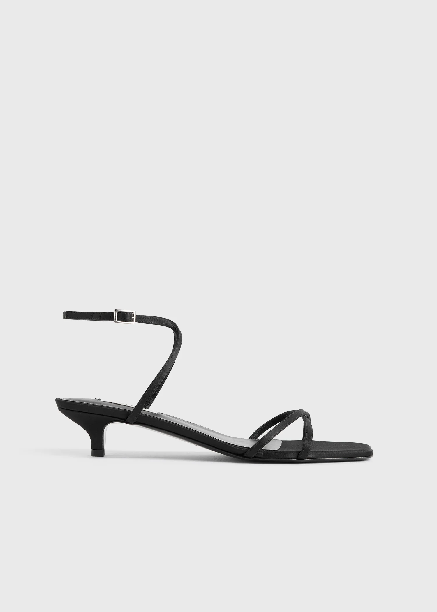 Toteme sandals perfect for a heatwave outfit in Paris
