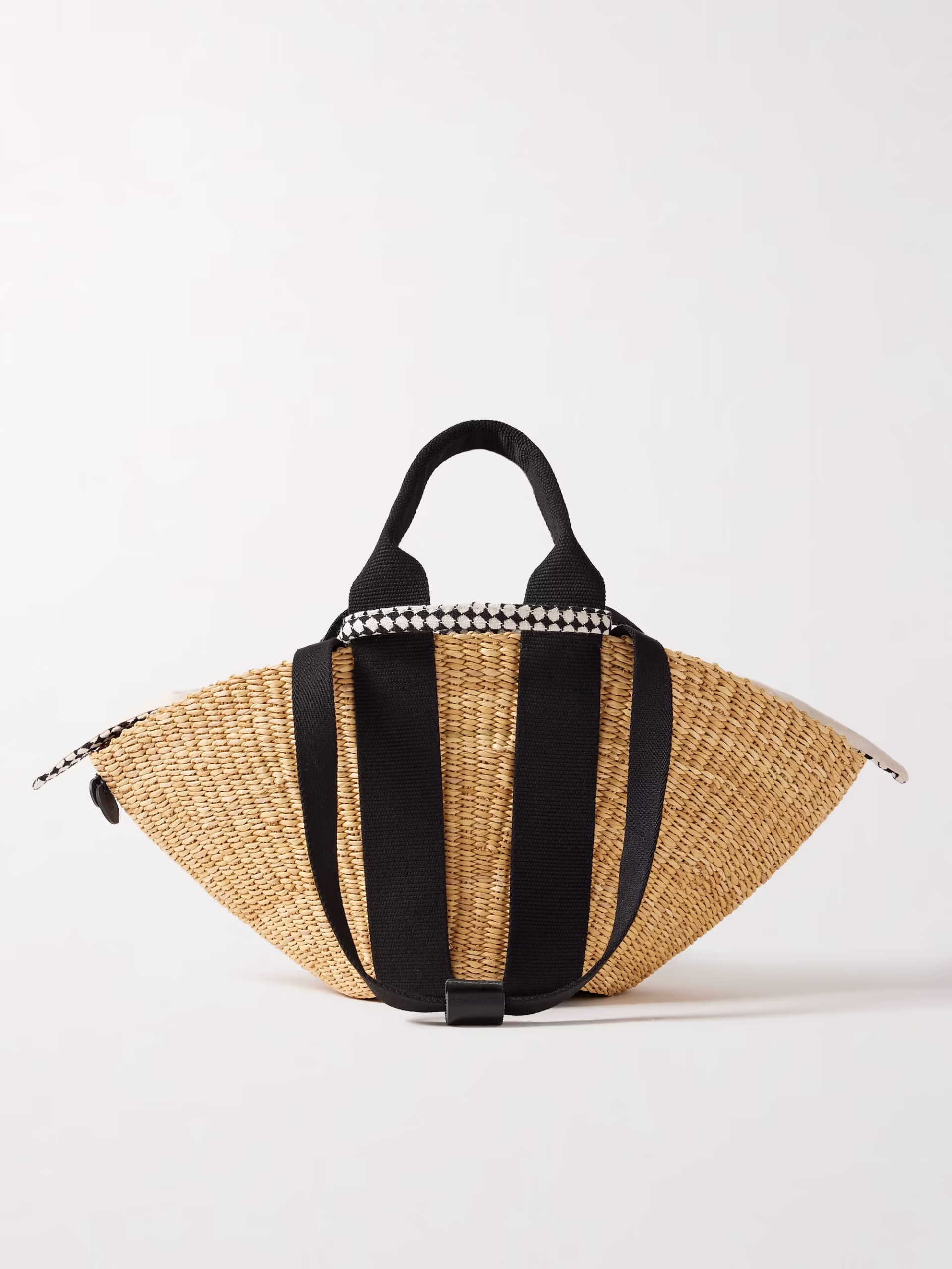 Muun bag perfect for a heatwave outfit in Paris