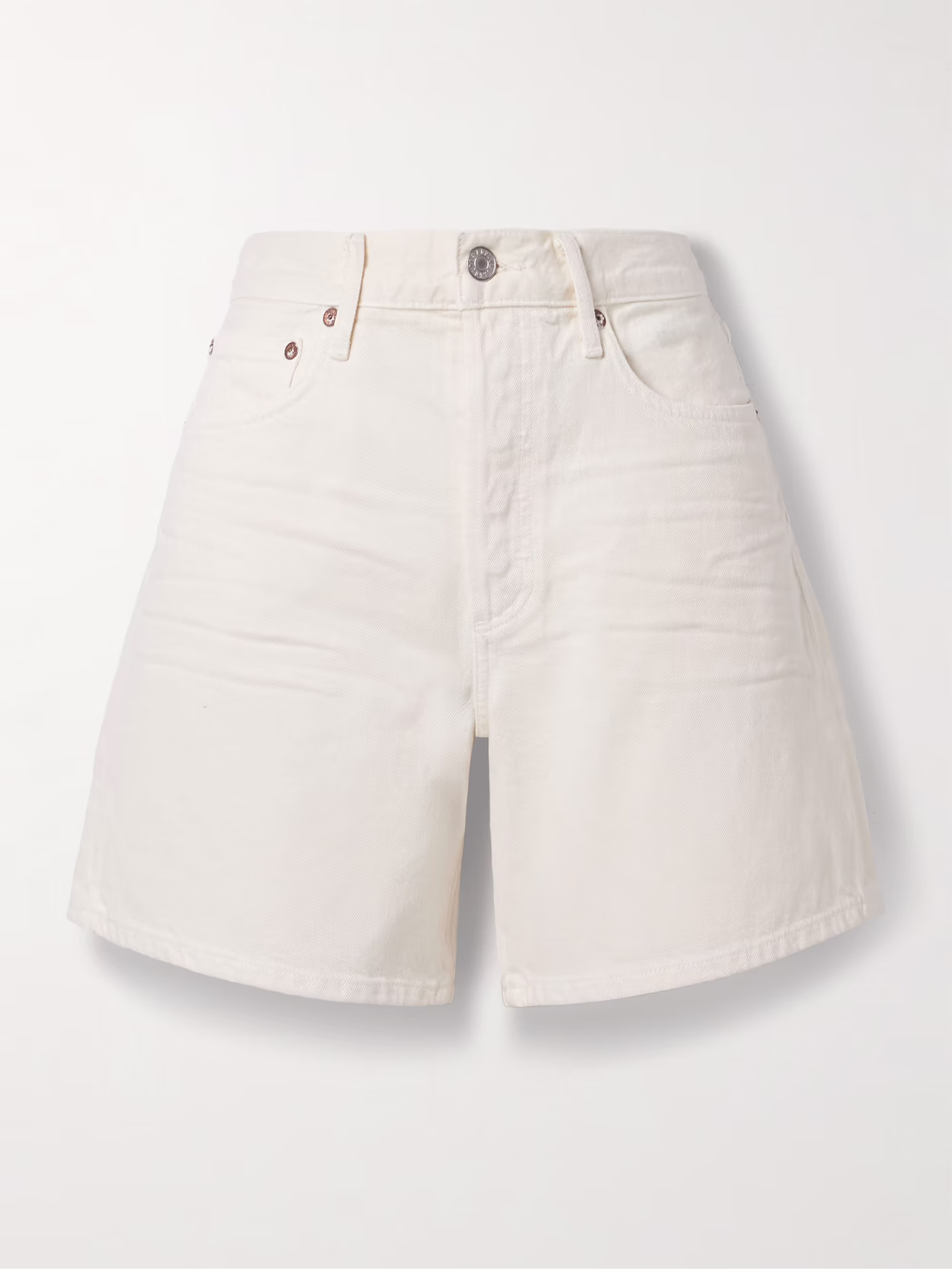Agolde denim shorts perfect for a heatwave outfit in Paris