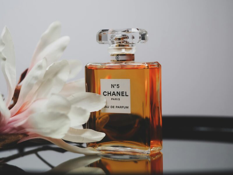 Chanel No.5 perfume bottle with magnolia flower, illustrating floral heart notes in fragrance by notes