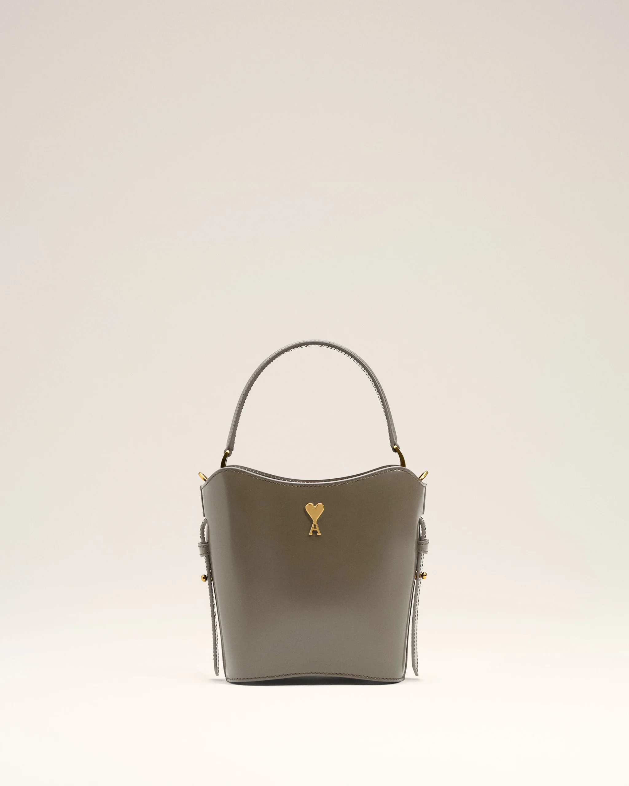 Ami Paris Sac Seau Gris Mini Paris Paris En Cuir Glacé Mini sac seau Paris Paris en cuir glacé.