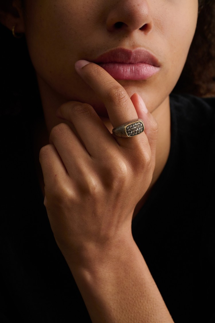 Handcrafted gold rings and necklaces from 5 Octobre, Paris jewelry atelier.