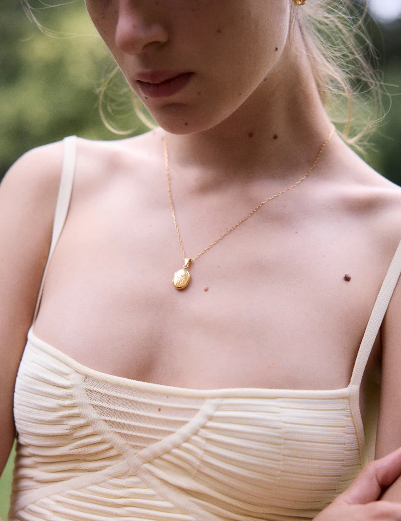 Delicate gold necklace by Louise Damas
