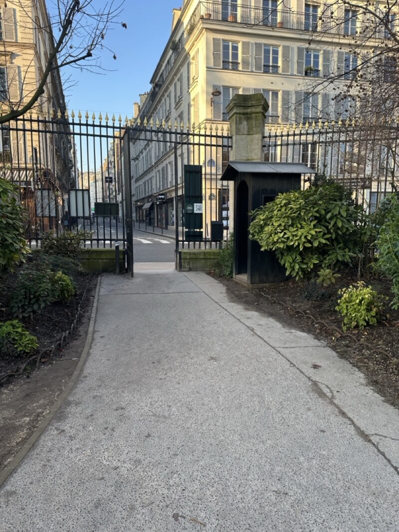Entrance path to Jardin du Luxembourg near Rue Vavin. A sunlit café terrace captures the relaxed, elegant rhythm of Saint-Germain mornings — the perfect mood for discovering Paris’s most atmospheric neighborhood.